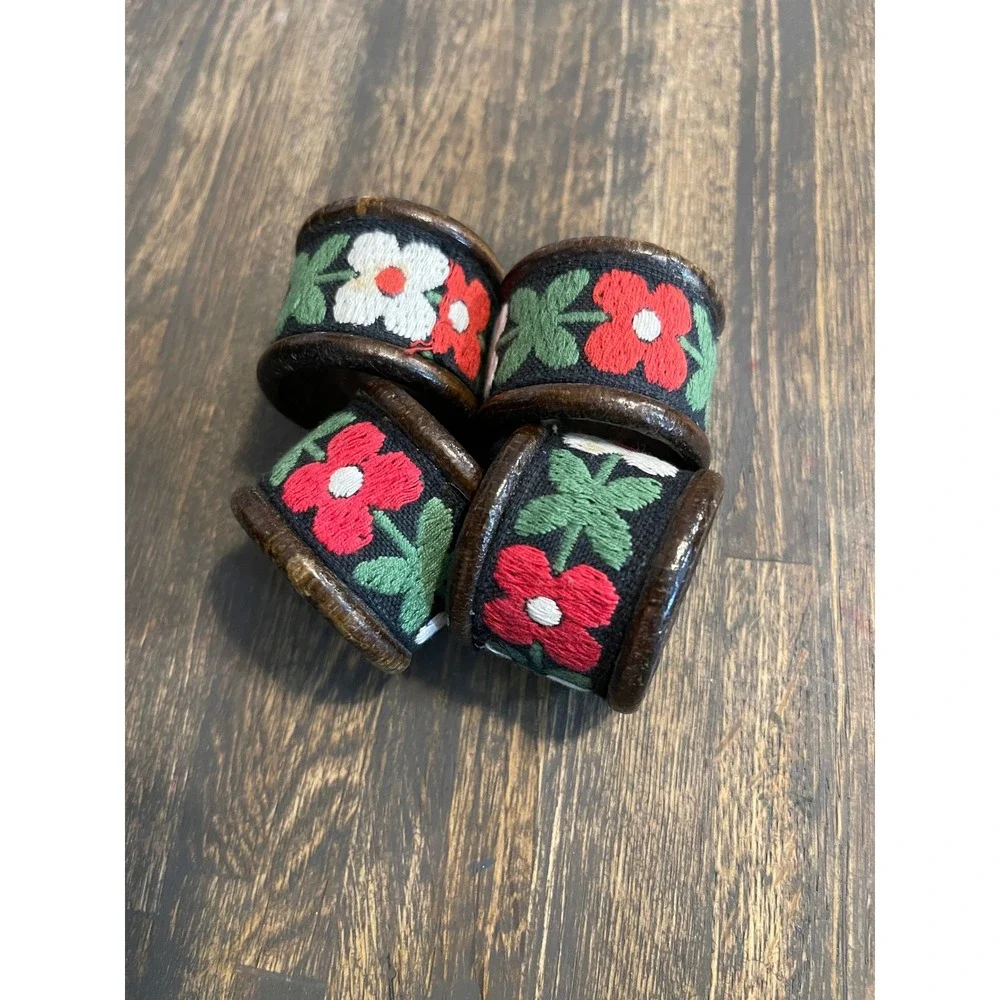 Vintage Bohemian Wood Napkin Rings Embroidered Floral Fabric Inlay Set of 4